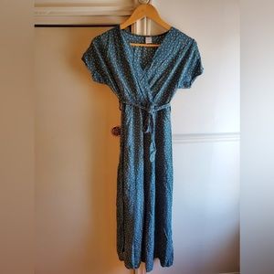 Very cute green floral short sleeves maxi wrap dress